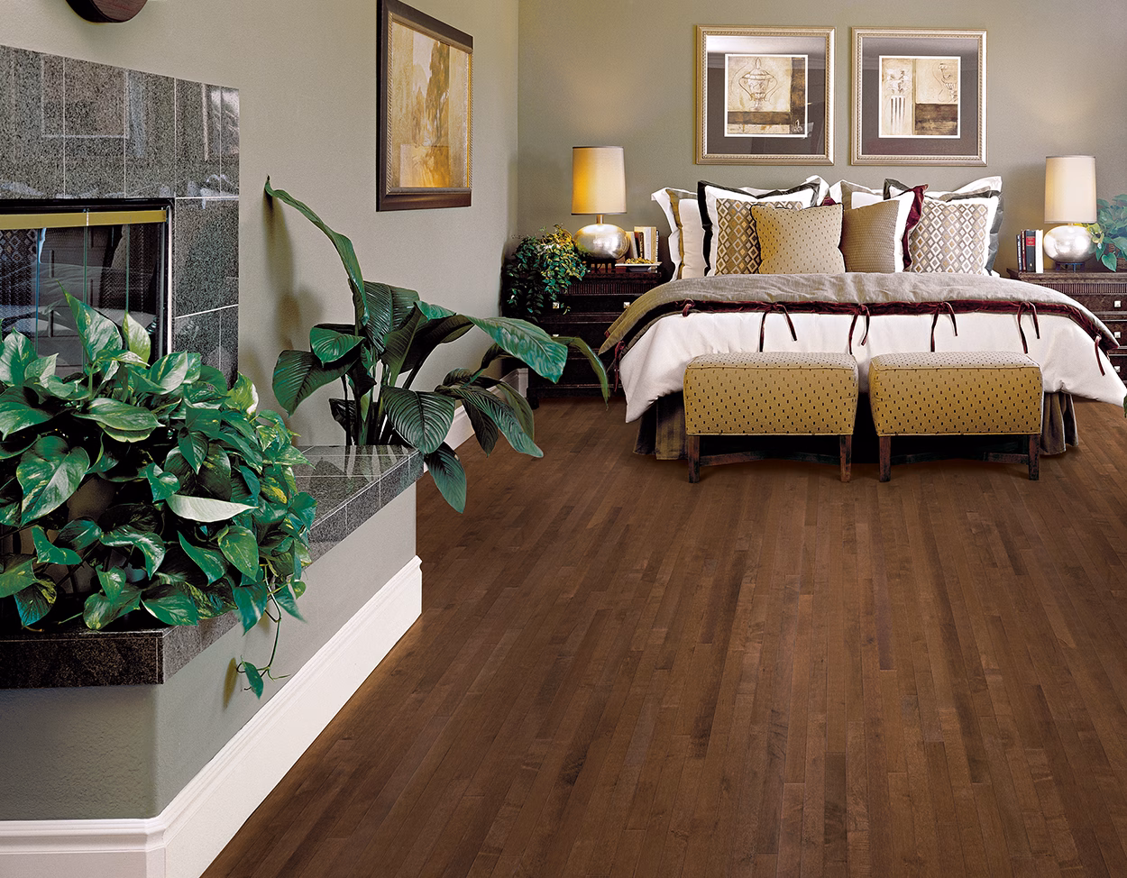 Mullican Muirfield Cappuccino hardwood flooring color and grain